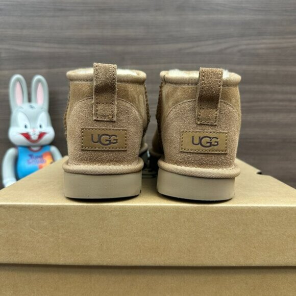 UGG Classic Ultra Mini Boots - Picture 4 of 9